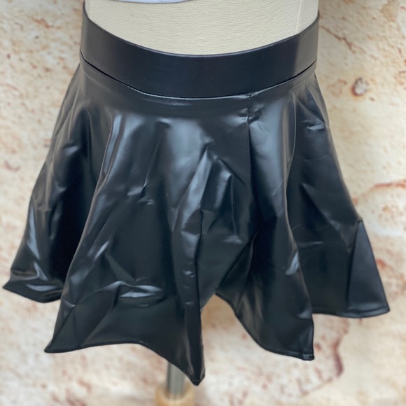 NEW 2 Piece Mini Boss Faux Leather Skirt Set - Picture 9 of 12